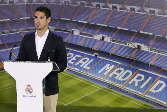 足球中超队长带伤上阵，拼劲获赞（中超队长带伤出战，顽强拼搏赢称赞）