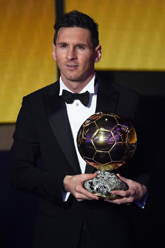 球星突破防线送出助攻（球星强突防线奉献助攻）