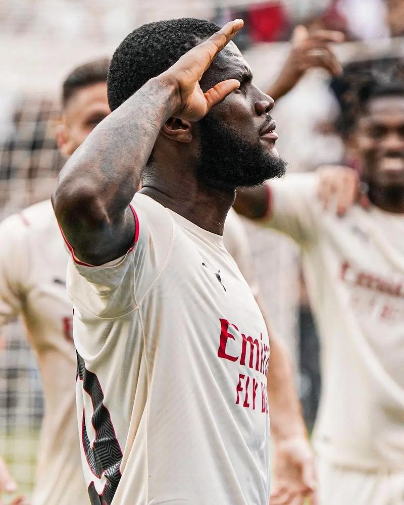 半场：云南1-0西海岸，奥斯卡助攻恩里克闪击（半场战报：云南1-0领先西海岸，奥斯卡助攻恩里克闪电破门）