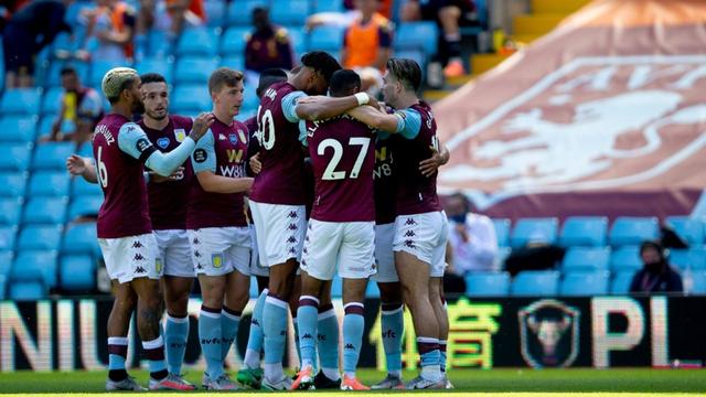 苏亚雷斯名场面，举报门将手球！（苏亚雷斯经典瞬间：当场示意门将手球）