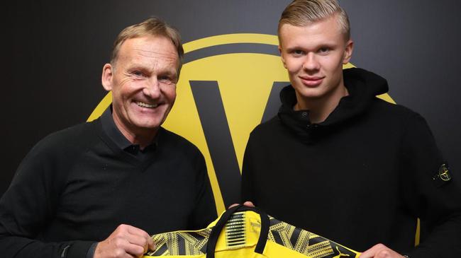 赫内斯：孔帕尼有两三个优点，他只谈论足球不给记者提供素材（赫内斯：孔帕尼有两三个长处，只聊足球，不给记者留下素材）