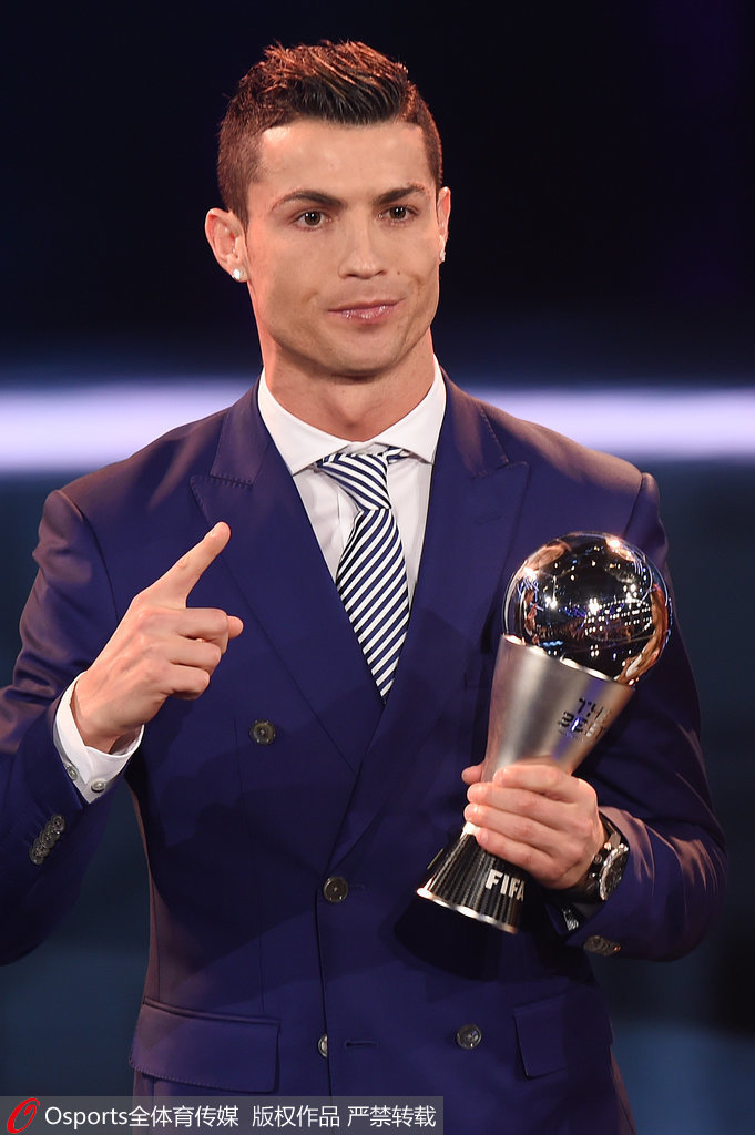 意甲战报：卡巴尔一锤定音，尤文图斯1-0十人博洛尼亚（意甲：卡巴尔打入制胜球，尤文图斯1-0击败十人博洛尼亚）