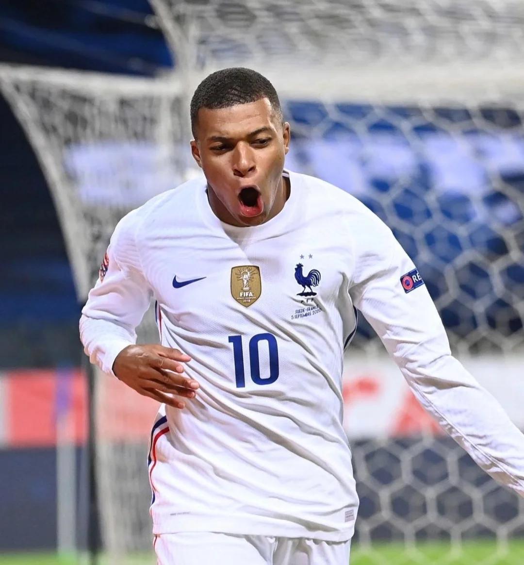 德天空：拜仁目前对格里马尔多没兴趣，夏窗不太可能引进他（德天空：拜仁暂无意格里马尔多，今夏引进可能性极低）