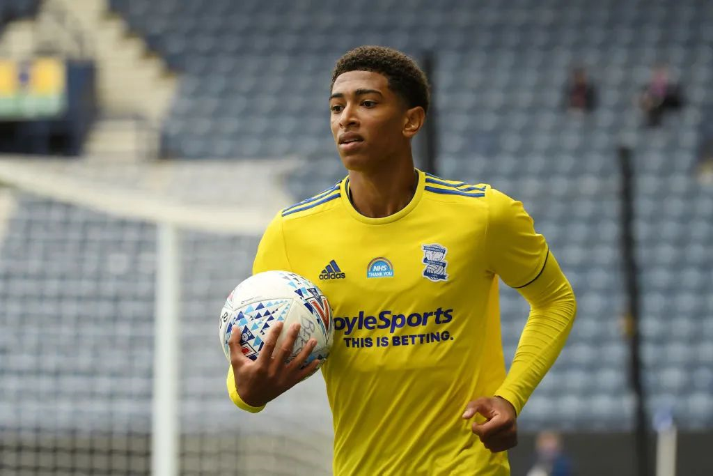 意媒：伊布、费拉拉入选米兰冬奥会火炬传递阵容