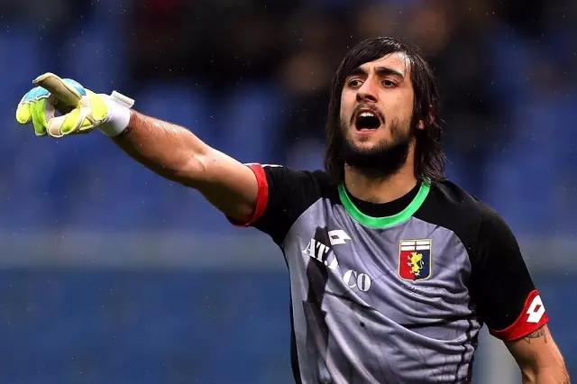 囧叔向裁判施压后染红，罗基：容忍这种行为问题会越来越严重（囧叔施压裁判遭红牌驱逐，罗基警告：纵容此类行为只会让问题愈演愈烈）