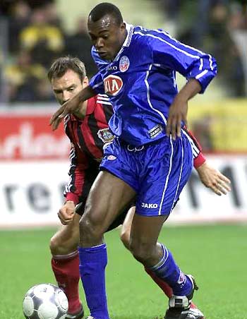 意媒：桑德兰想先租后买从米兰签圣地亚哥，已联系球员经纪人（意媒：桑德兰欲以租借+买断方式从米兰引进圣地亚哥，已与其经纪人接触）