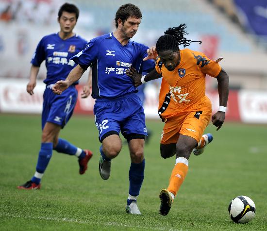 阿尔巴全场数据：2抢断3关键传球+风骚脚后跟助攻队友破门（阿尔巴闪耀全场：2次抢断+3次关键传球，脚后跟妙传助攻破门）