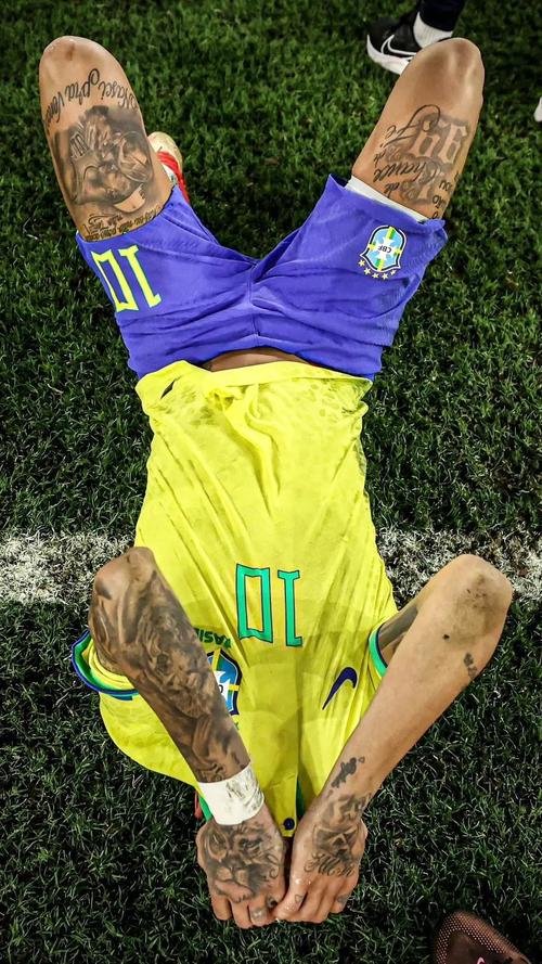 B费谈C罗被罚下：这是足球里会发生的事，他知道自己犯了错误（B费评C罗染红：赛场常见插曲，他已意识到自己的失误）