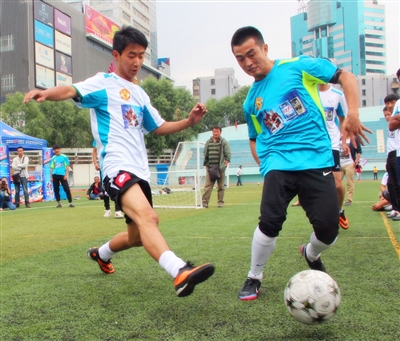 罗马诺：曼城在关注费耶诺德右后卫里德，拜仁也对他有意（罗马诺：费耶诺德右后卫里德获曼城考察，拜仁同样关注）