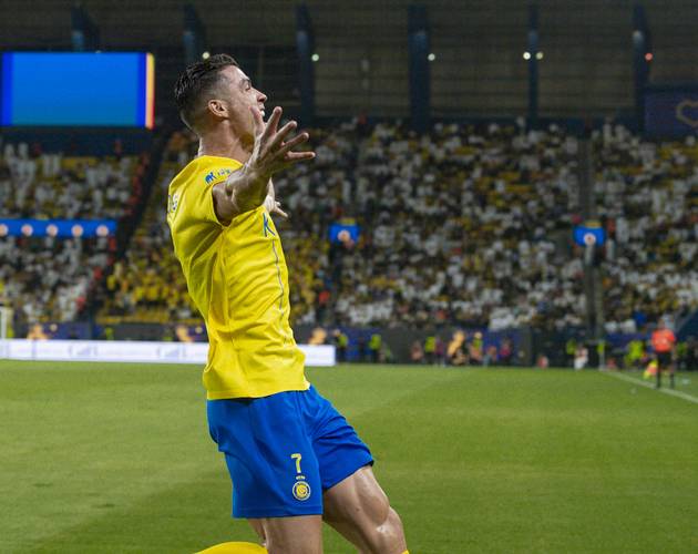 斯玛特命中8记三分，追平湖人队史替补球员三分球记录（斯玛特轰进8记三分，追平湖人替补单场三分纪录）