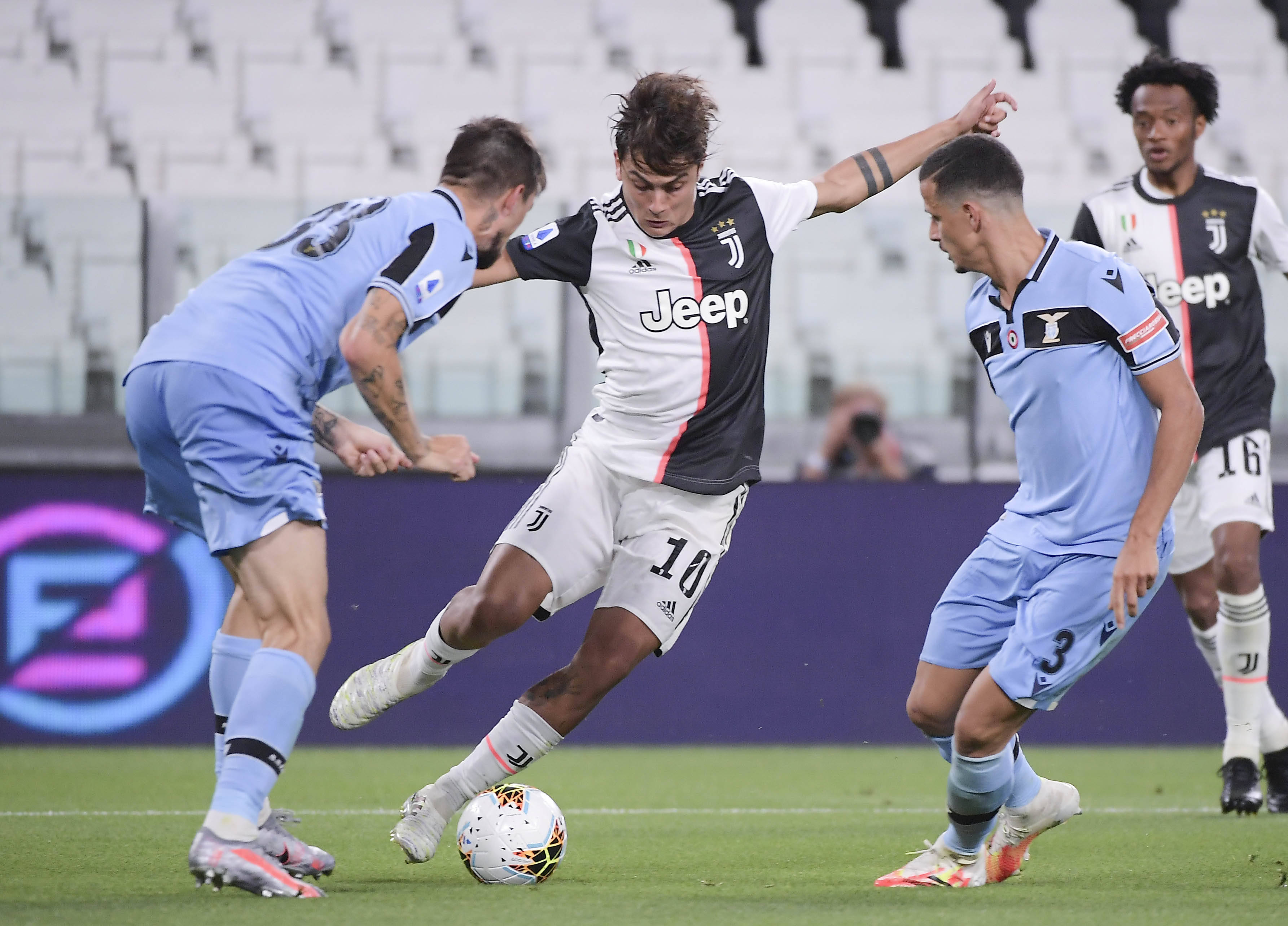 Tyc：国米有意维拉门将大马丁，将其视为索默的替代者（Tyc：国米相中维拉门将埃米马丁内斯，视其为索默接班人）