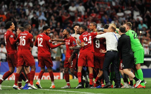 欧冠球员表现评析：C罗连续进球,（欧冠球员发挥观察：C罗连场破门）