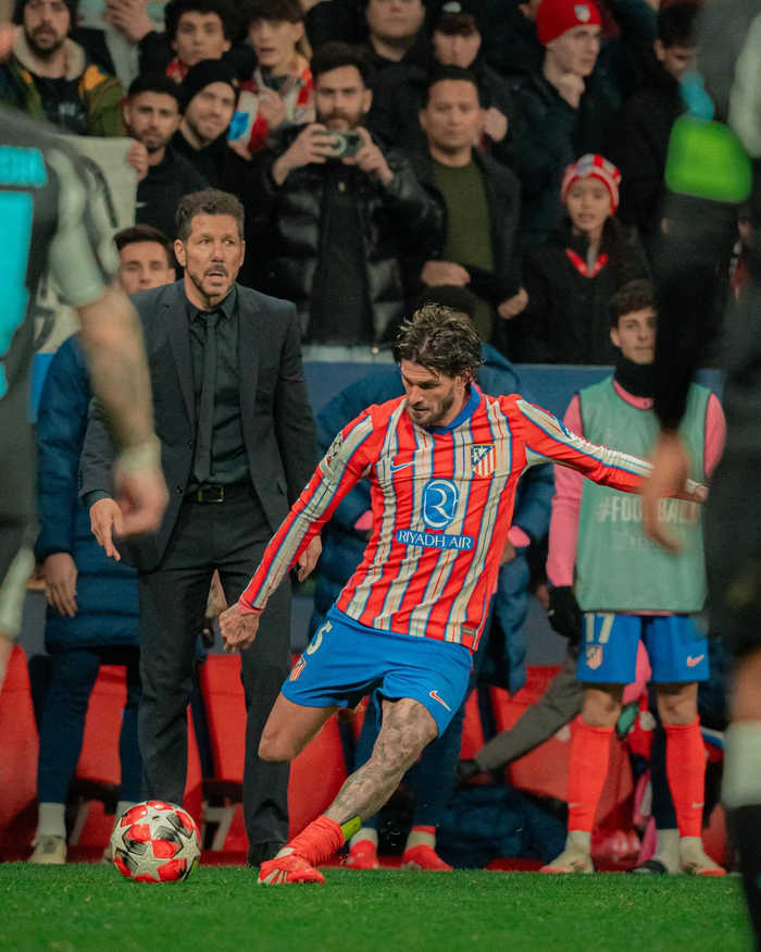 库尼亚赛后向老东家狼队球迷鼓掌致谢