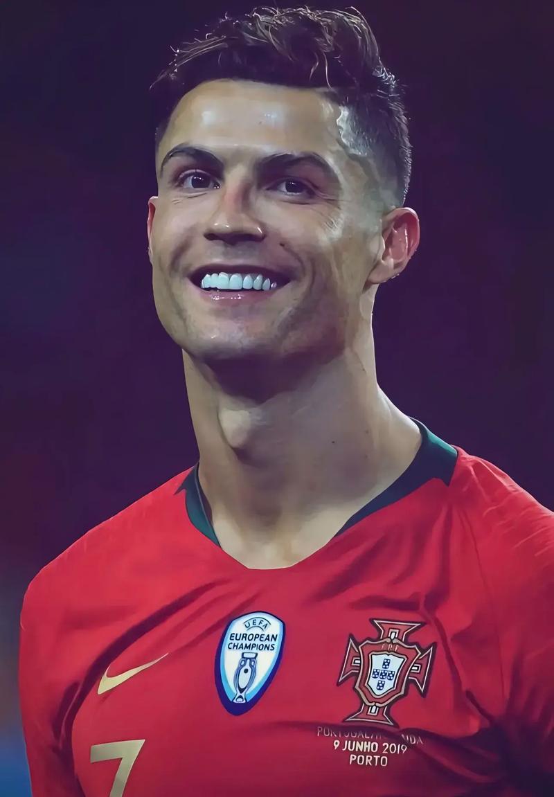 53岁齐达内拒绝接手！皇马寻找阿隆索替身：已接触2名主帅（齐达内53岁婉拒执教，皇马为阿隆索寻备选：已与两位主帅接触）