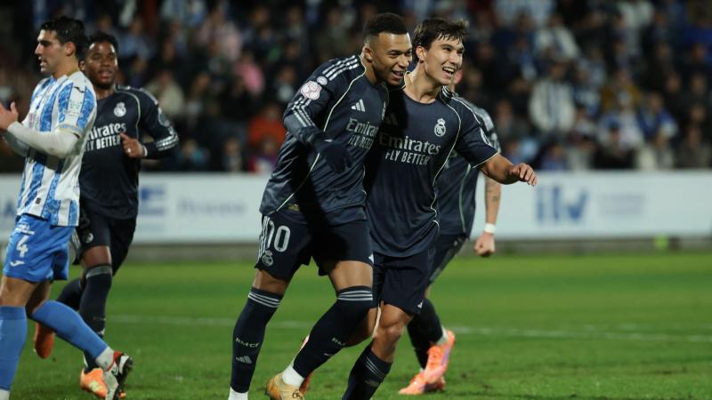 福克斯：哈珀和卡斯尔非常无私，我们还有更大的目标要去实现（福克斯：哈珀与卡斯尔极其无私，我们正冲击更宏大的目标）