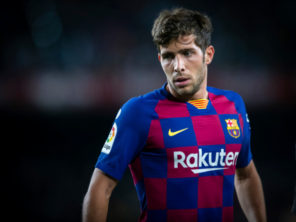 拜仁积极追求梅努，欲将其打造成欧冠核心，但曼联与意甲球队争夺，形势激烈。（拜仁求购梅努谋建欧冠核心，曼联与意甲诸强竞逐，争夺白热化）